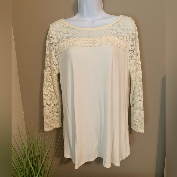 Papermoon Tops - Papermoon cream colored blouse. Size M.